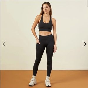 Monrow Movement Black workout set